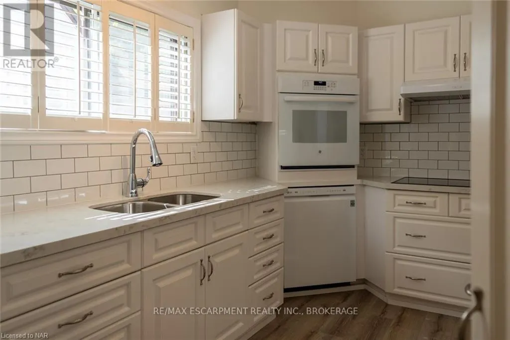 UPPER - 359 QUEENSDALE AVENUE E, #Upper