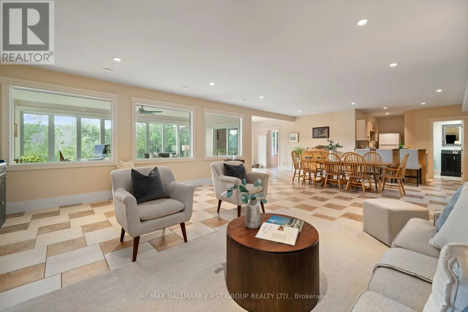 22 ROSSLYN DRIVE