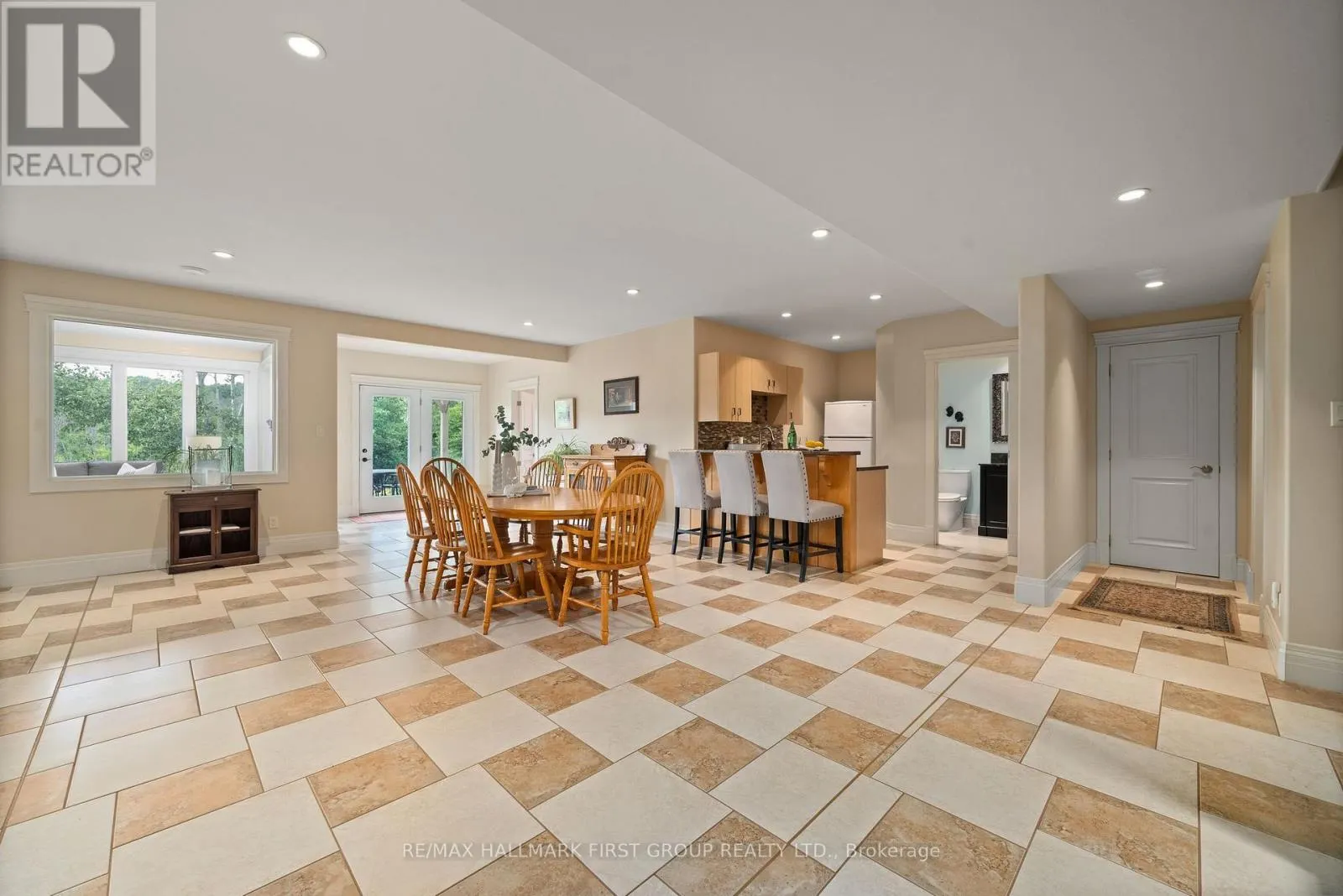22 ROSSLYN DRIVE