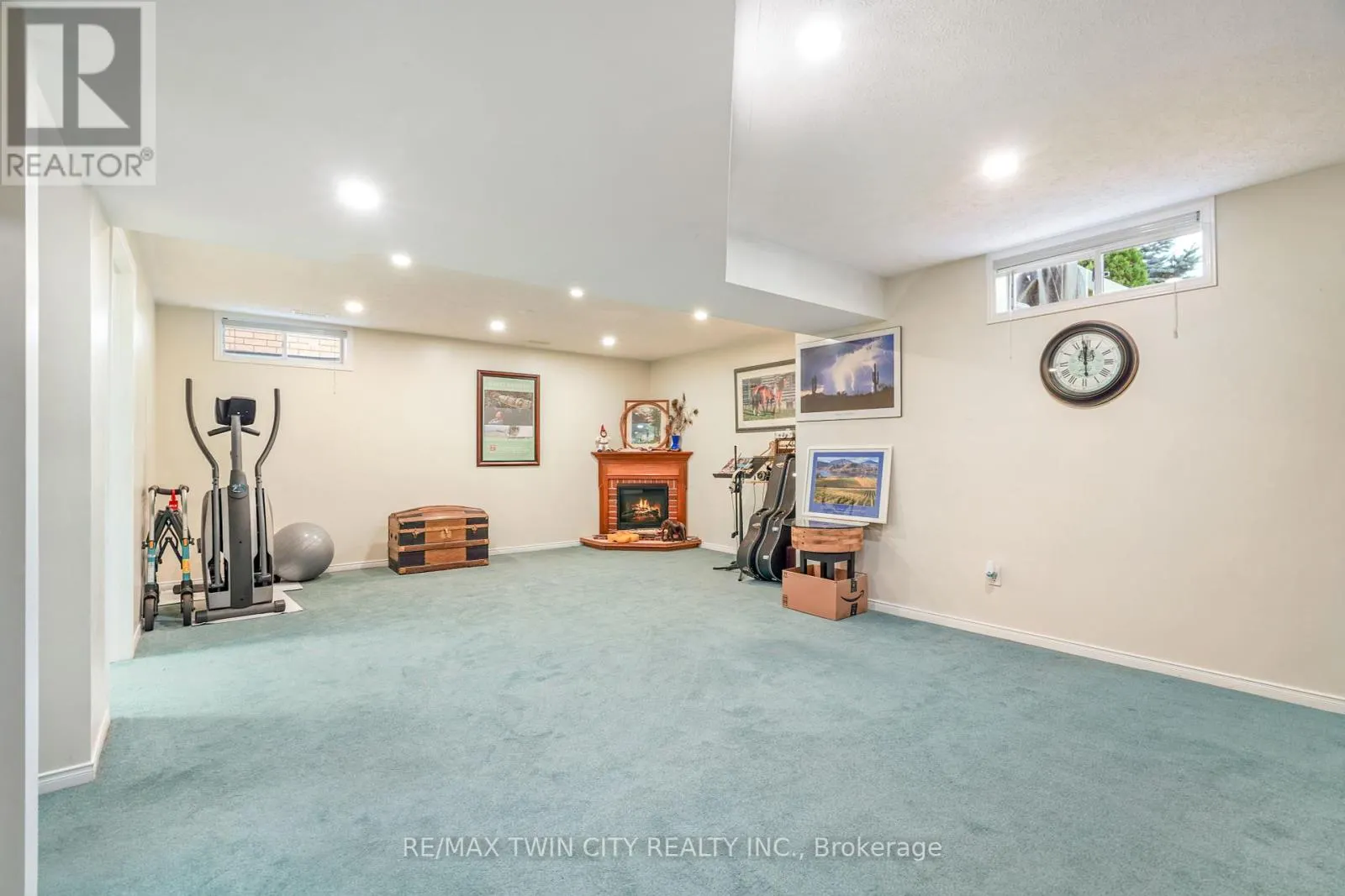 5 ANASTASIA CRESCENT