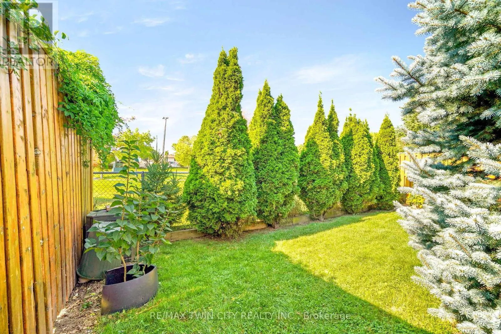 5 ANASTASIA CRESCENT