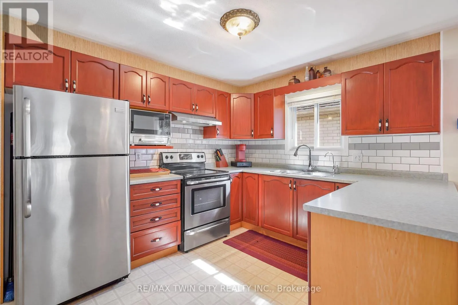5 ANASTASIA CRESCENT