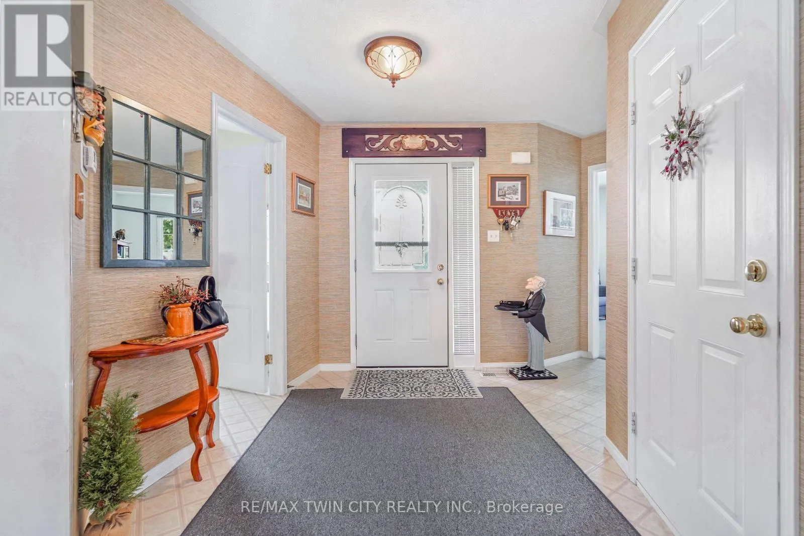 5 ANASTASIA CRESCENT