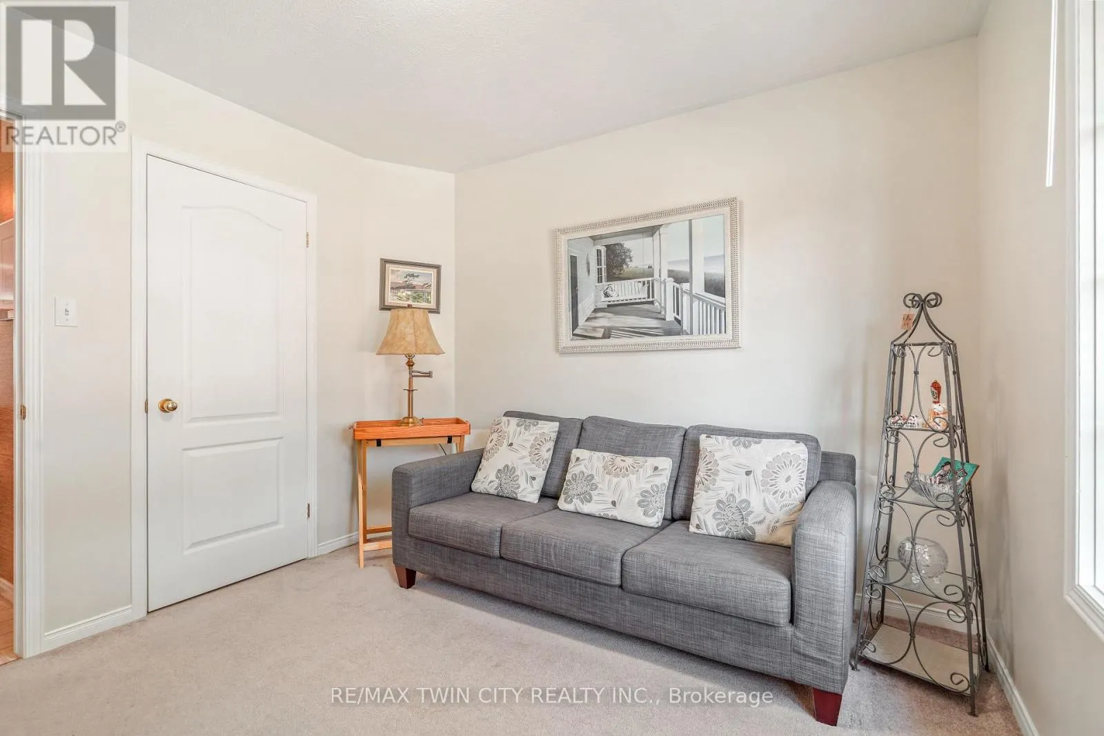 5 ANASTASIA CRESCENT