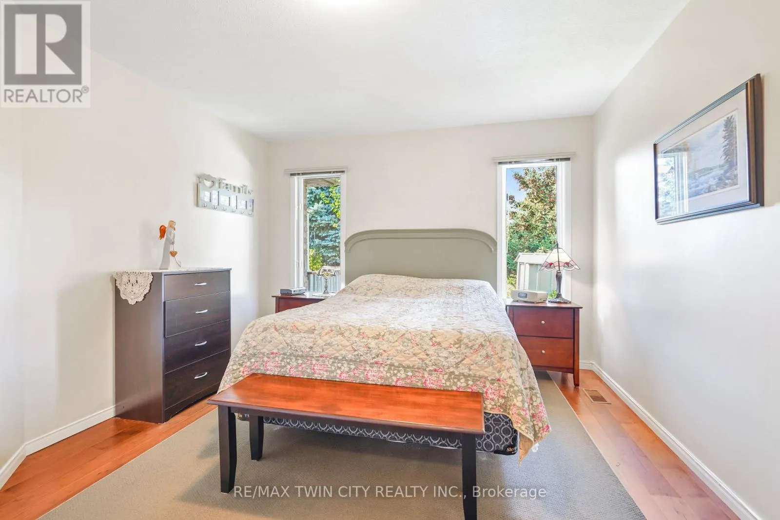 5 ANASTASIA CRESCENT