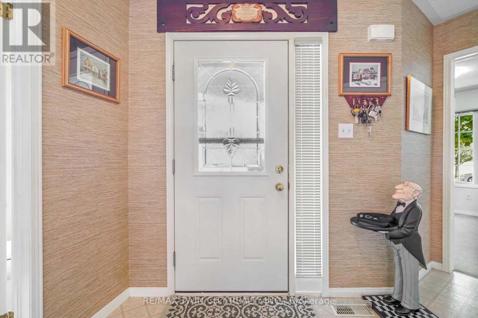 5 ANASTASIA CRESCENT