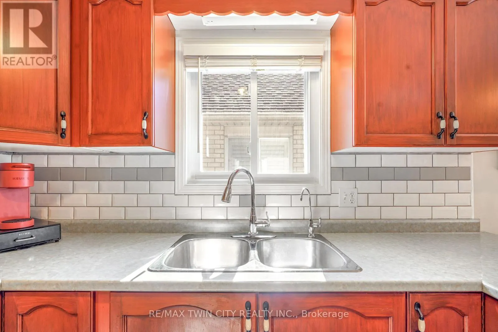 5 ANASTASIA CRESCENT