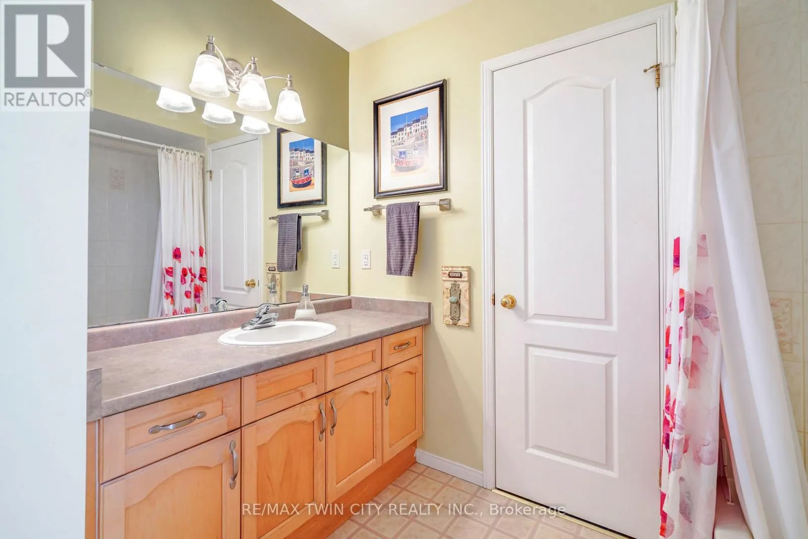 5 ANASTASIA CRESCENT