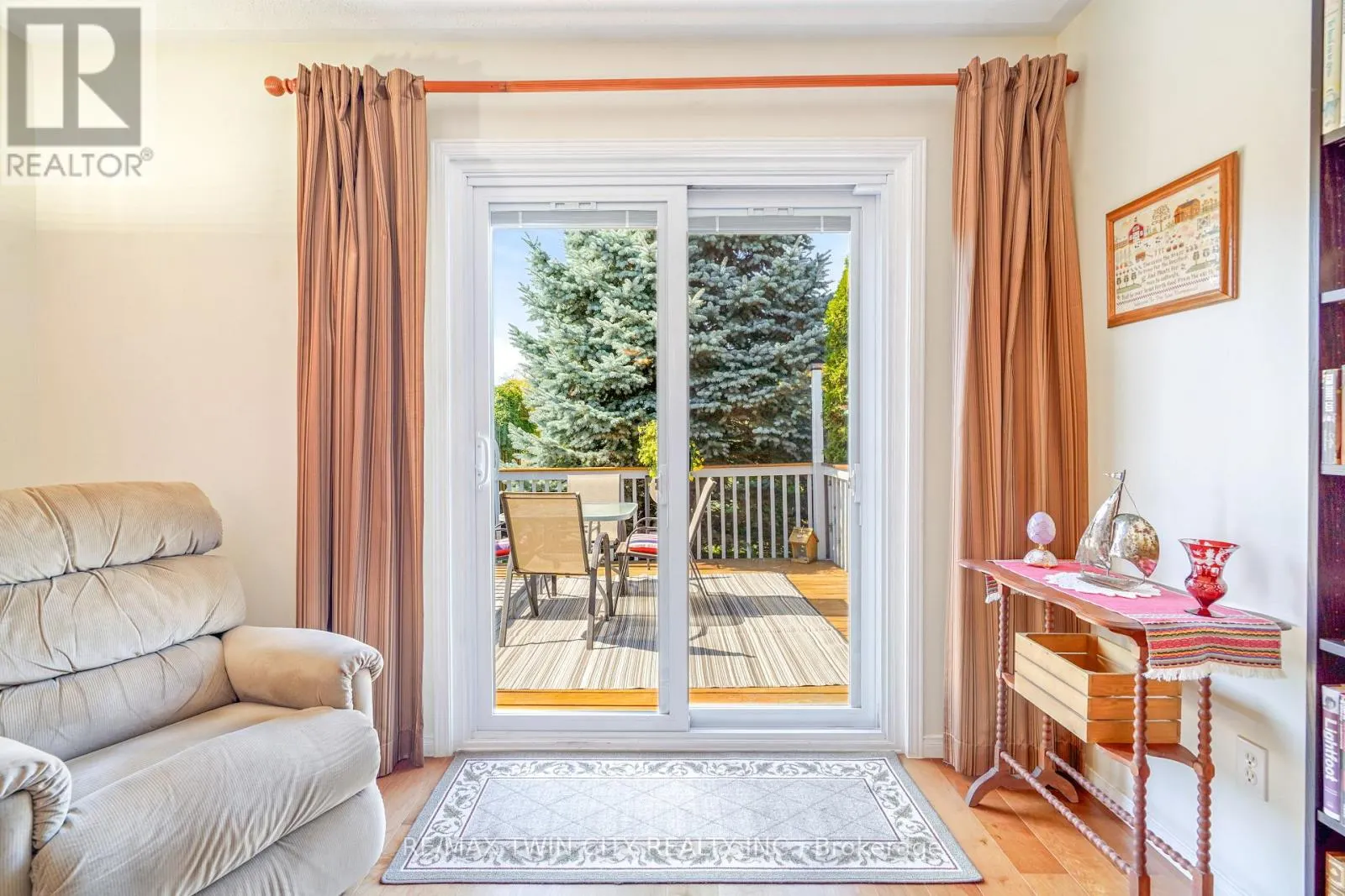 5 ANASTASIA CRESCENT
