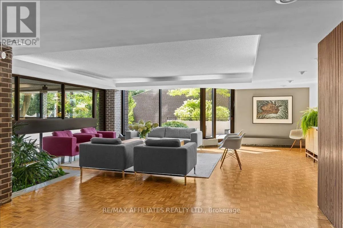 7D - 300 QUEEN ELIZABETH DRIVE