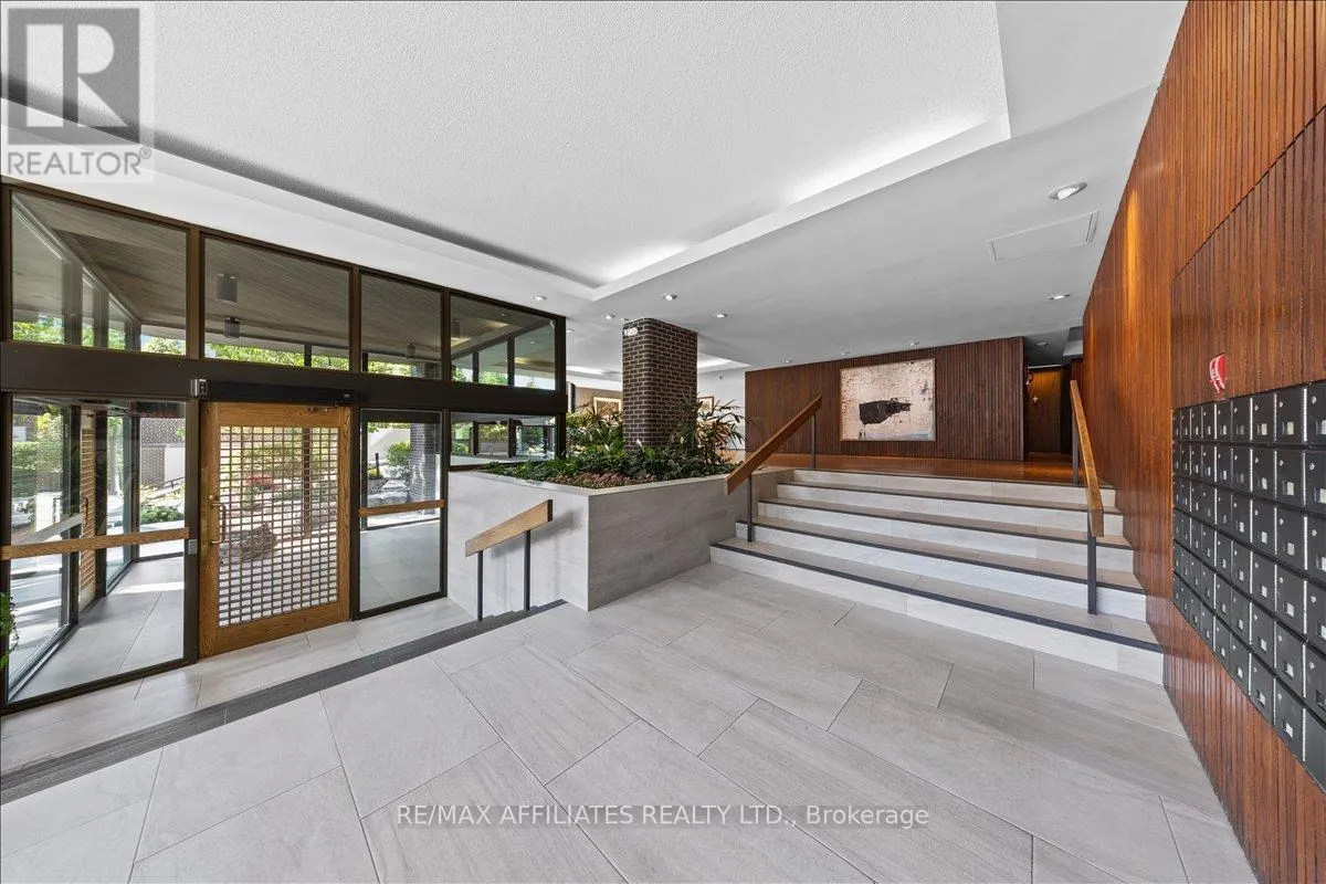 7D - 300 QUEEN ELIZABETH DRIVE
