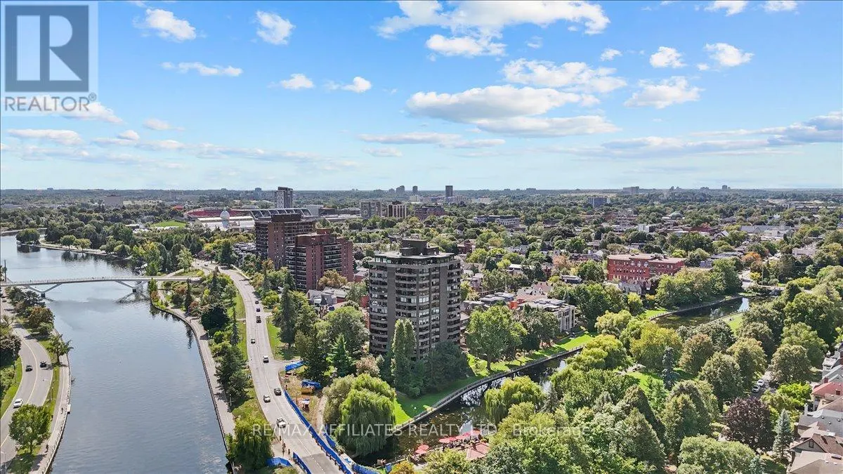 7D - 300 QUEEN ELIZABETH DRIVE