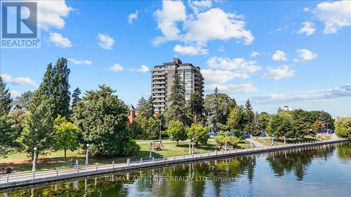 7D - 300 QUEEN ELIZABETH DRIVE