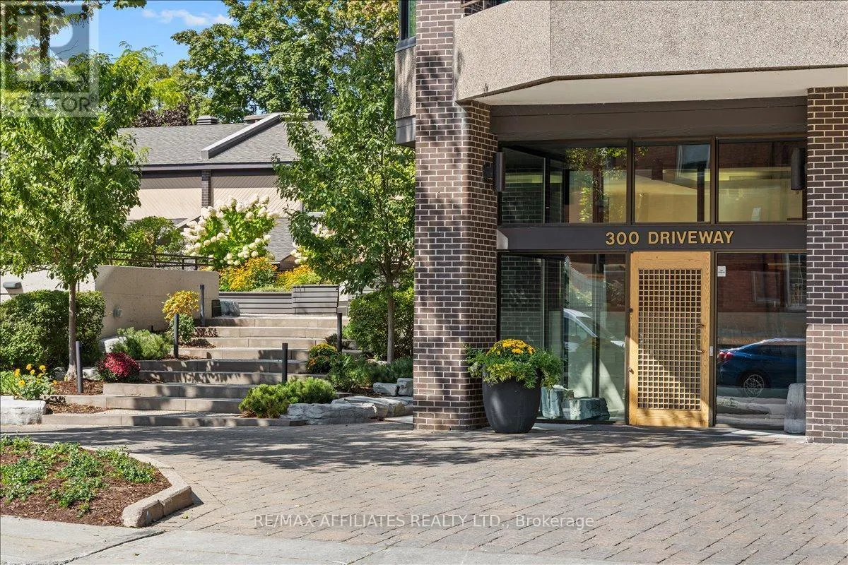 7D - 300 QUEEN ELIZABETH DRIVE