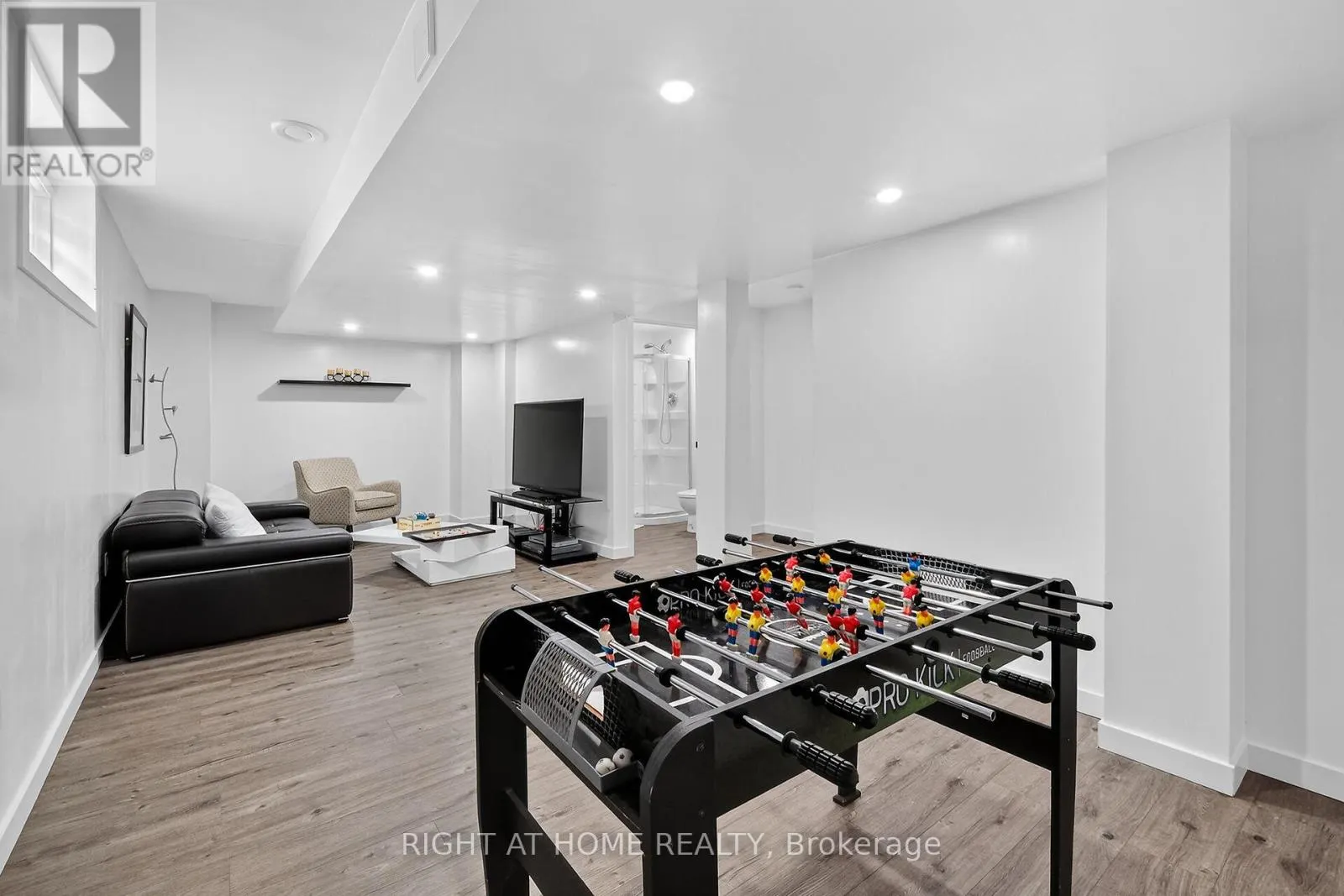 380 QUARTZ AVENUE N