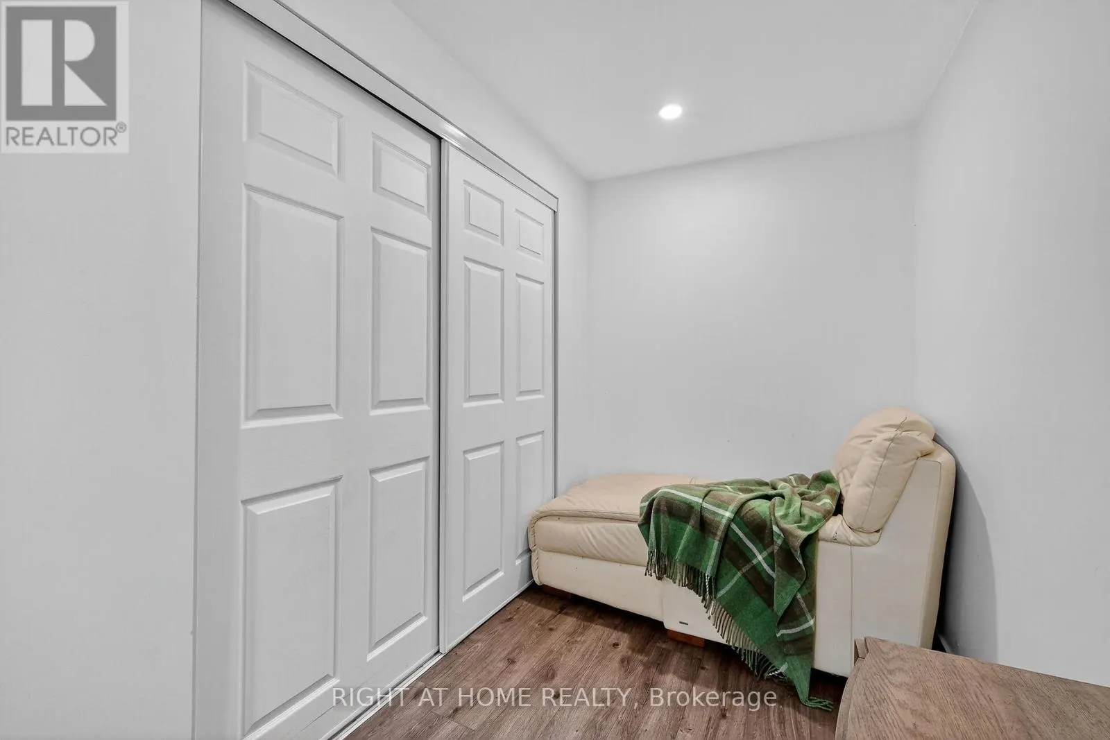 380 QUARTZ AVENUE N