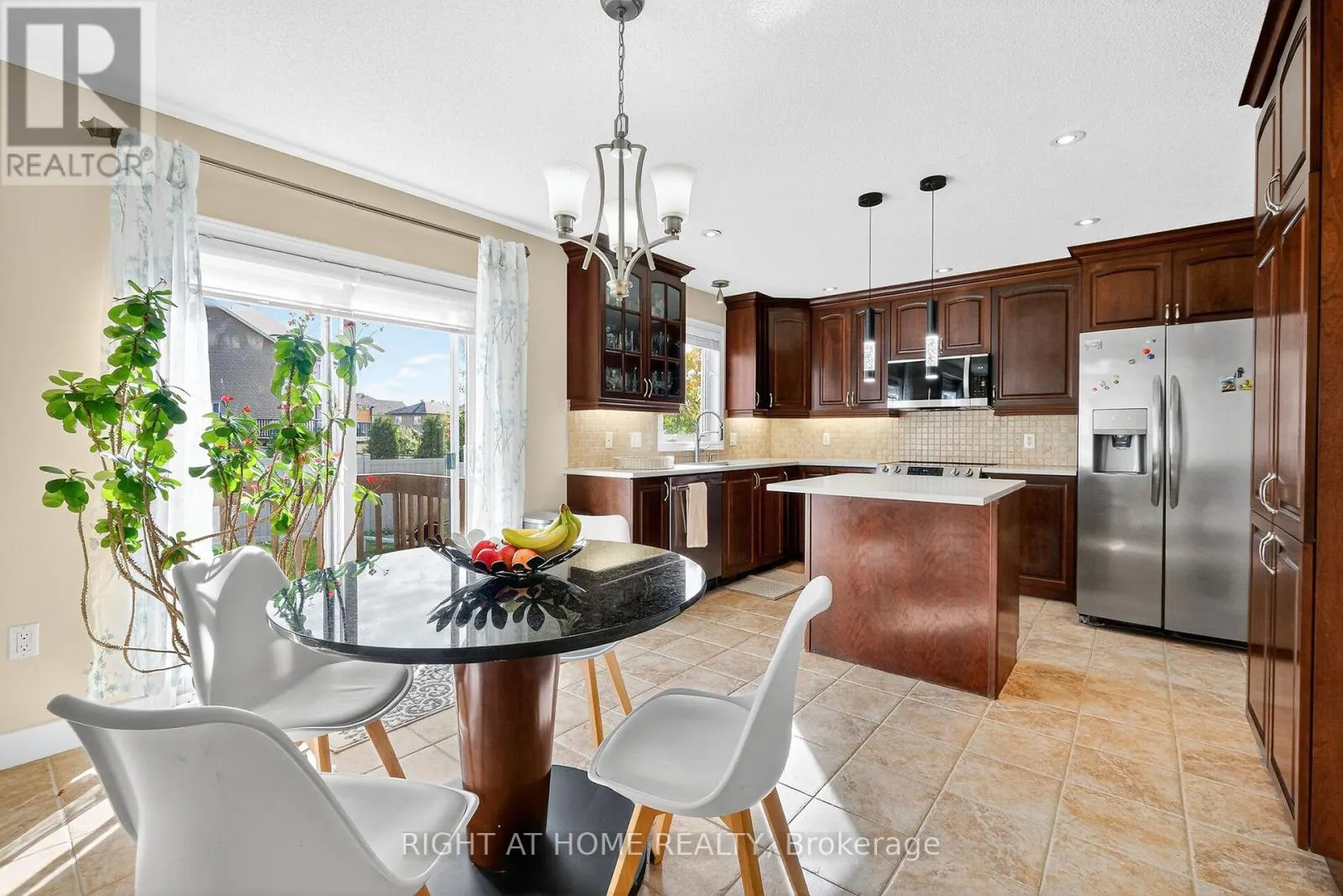 380 QUARTZ AVENUE N