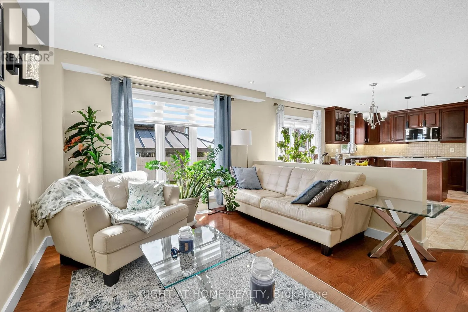 380 QUARTZ AVENUE N