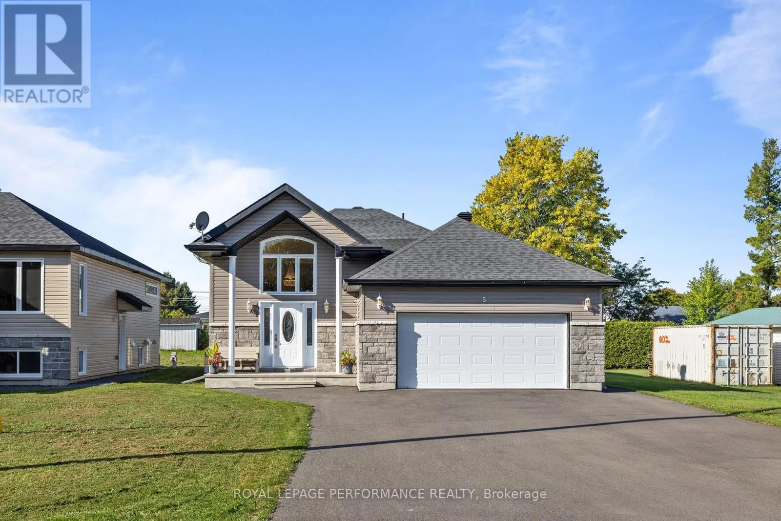 5 LAMOUREUX STREET