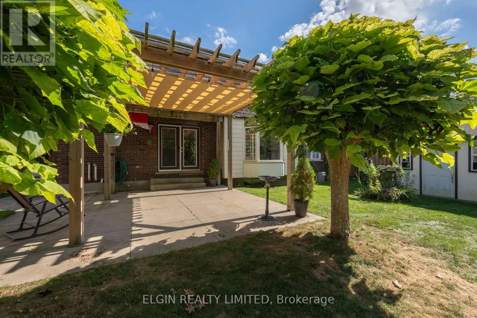 23 FARMINGTON CRESCENT