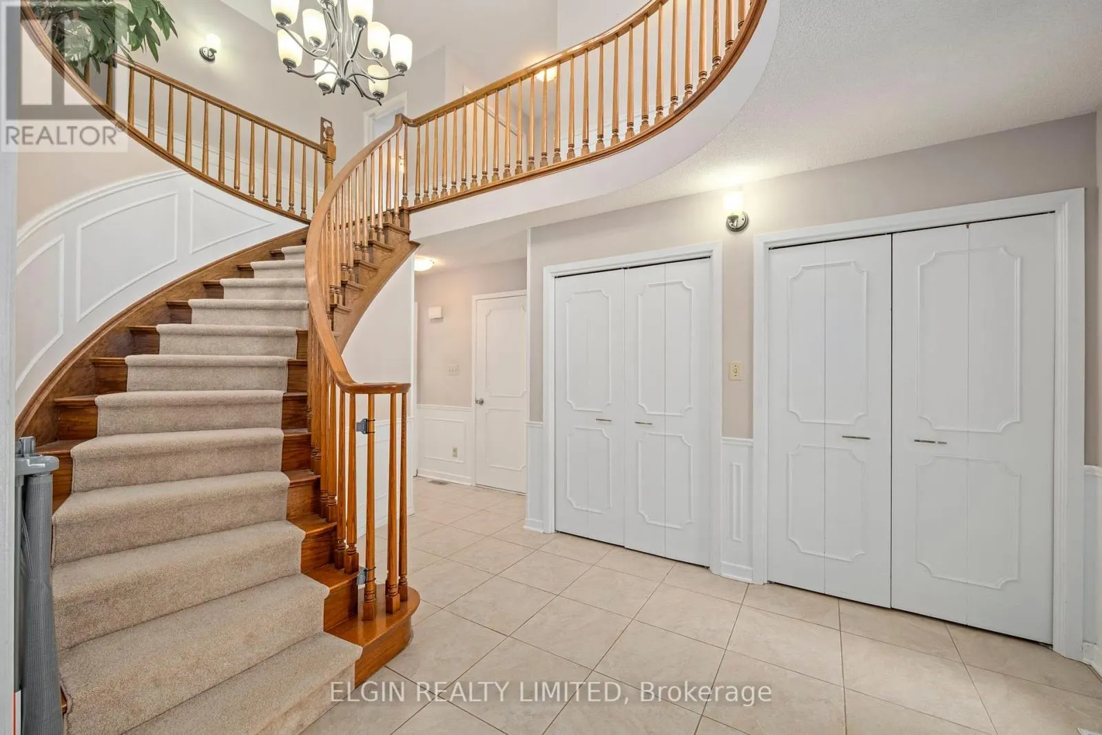 23 FARMINGTON CRESCENT