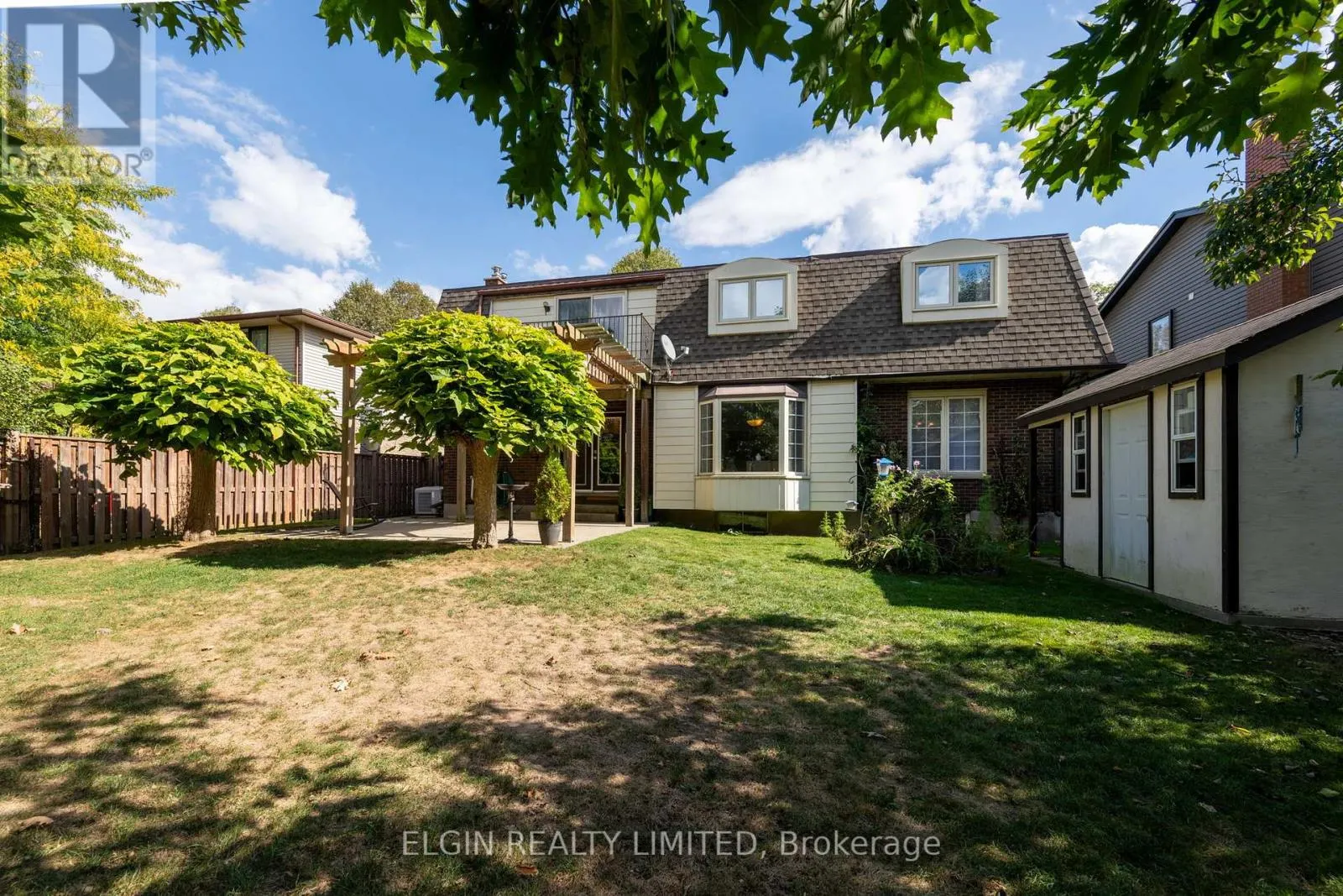 23 FARMINGTON CRESCENT