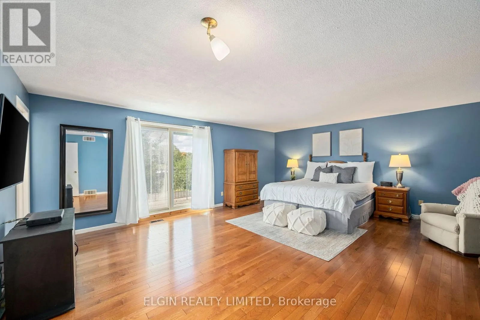 23 FARMINGTON CRESCENT