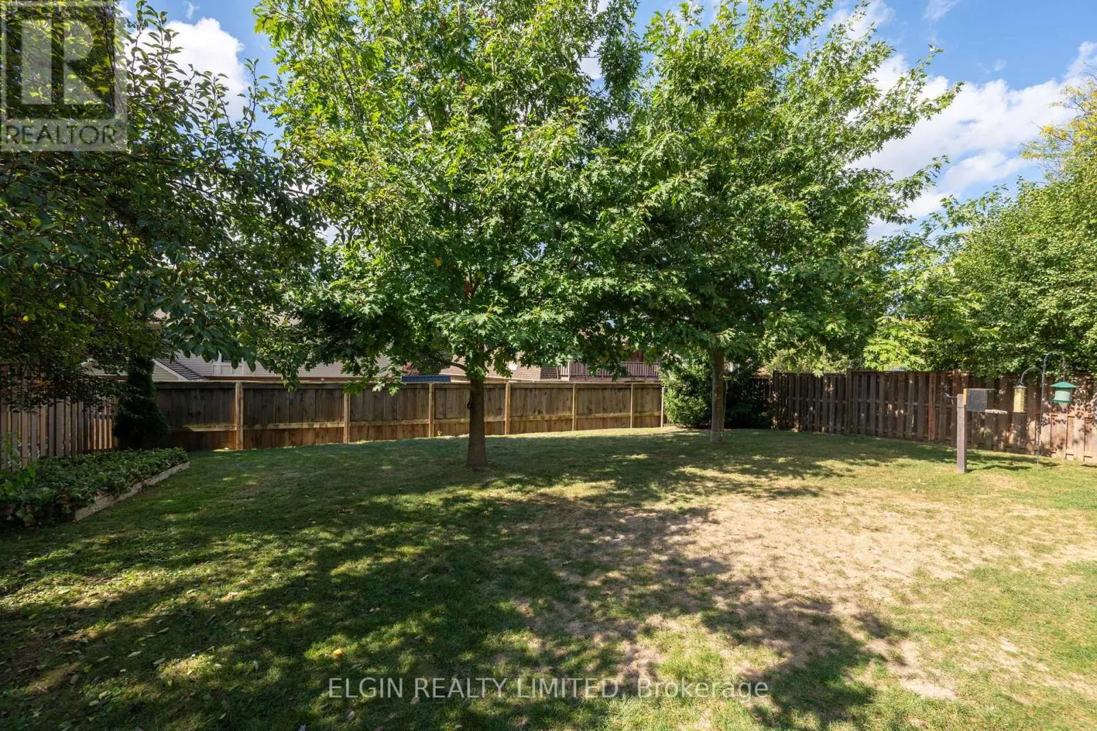 23 FARMINGTON CRESCENT