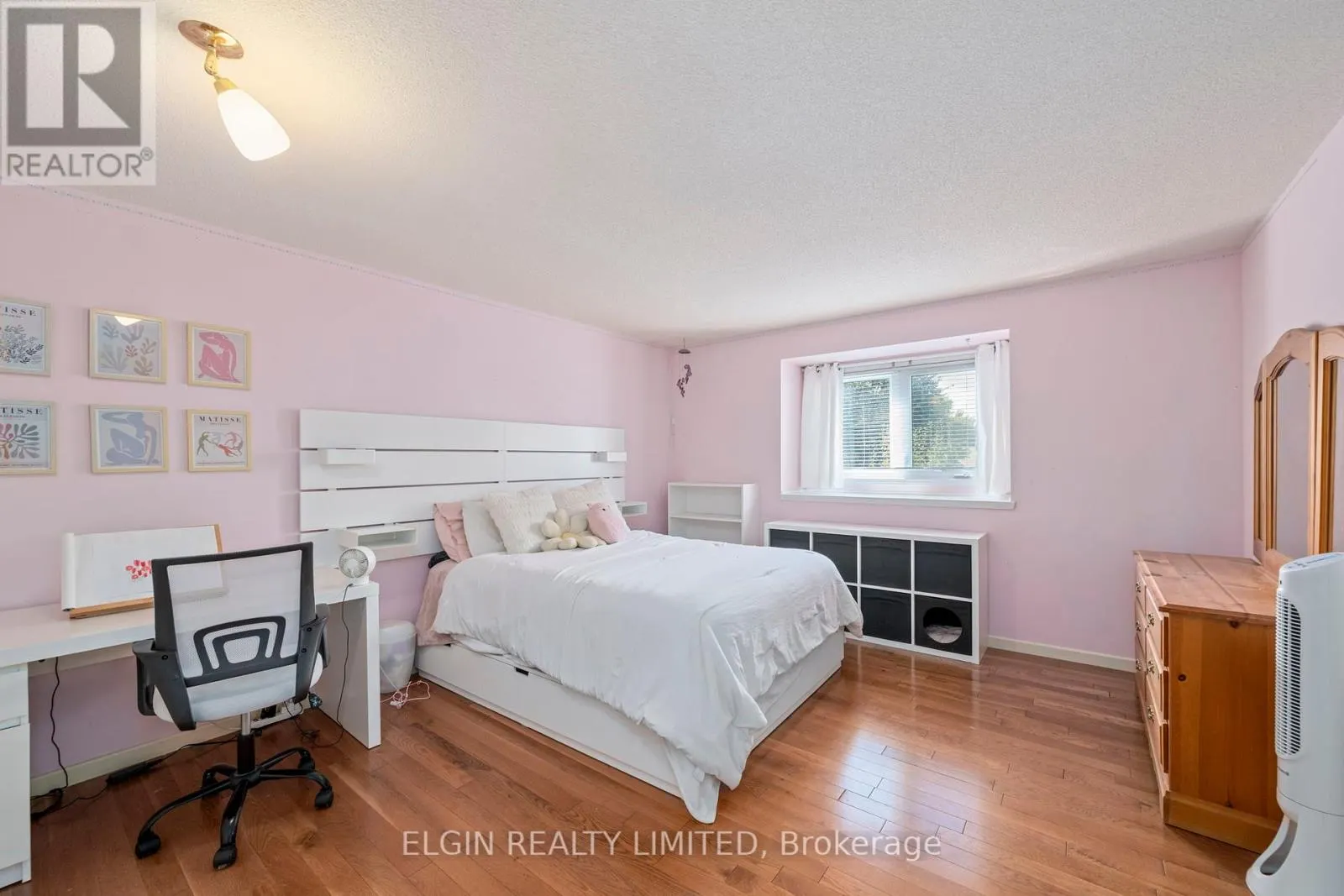23 FARMINGTON CRESCENT