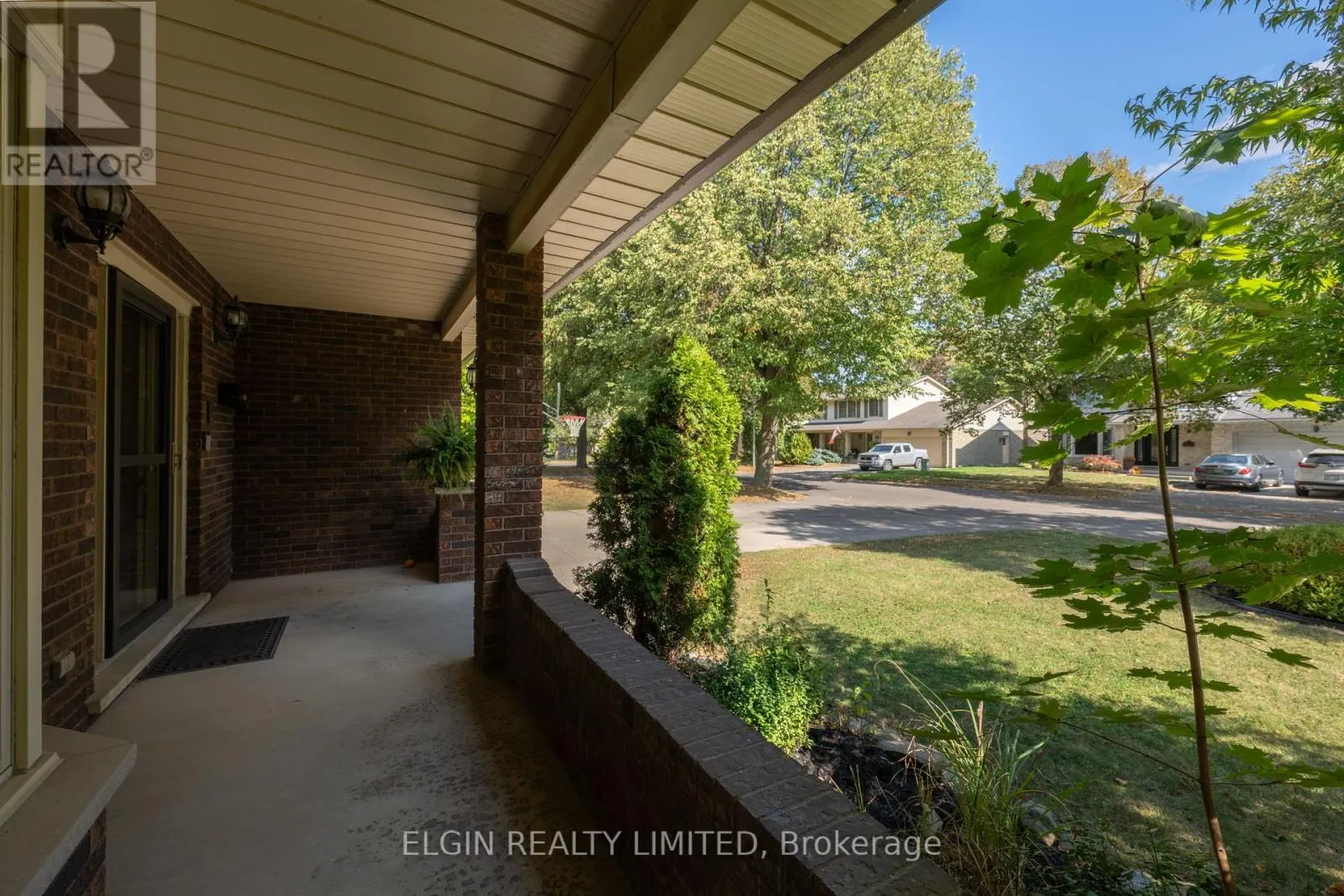 23 FARMINGTON CRESCENT