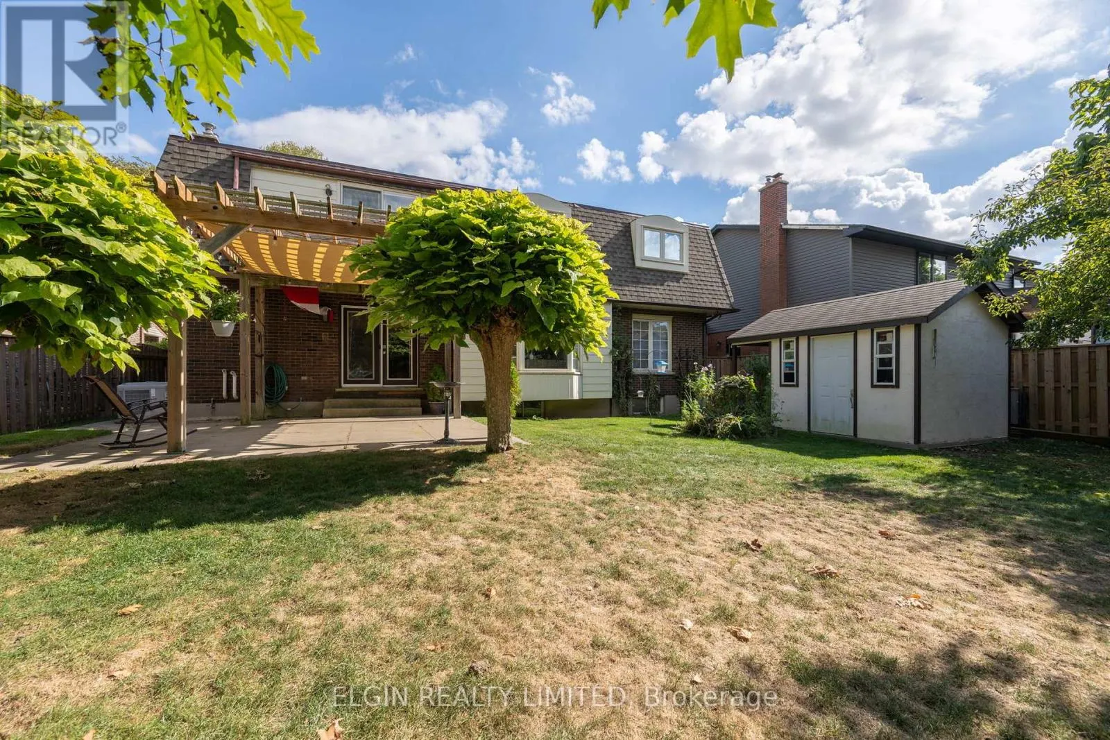 23 FARMINGTON CRESCENT