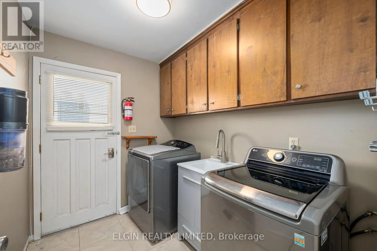 23 FARMINGTON CRESCENT