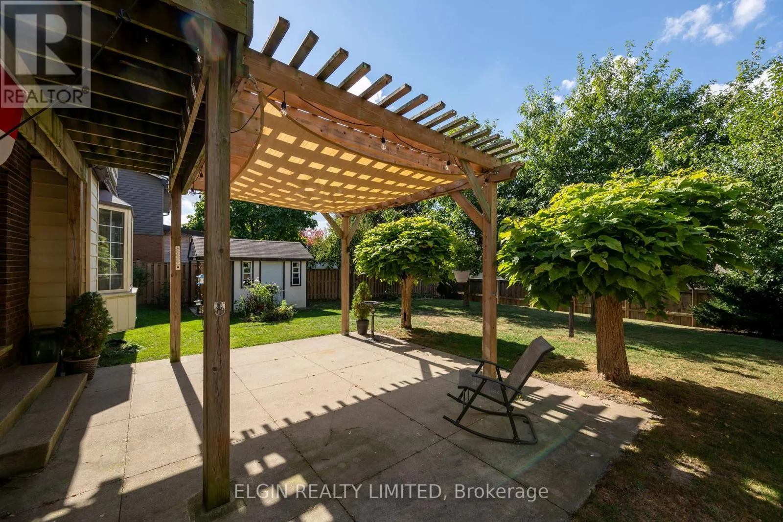 23 FARMINGTON CRESCENT