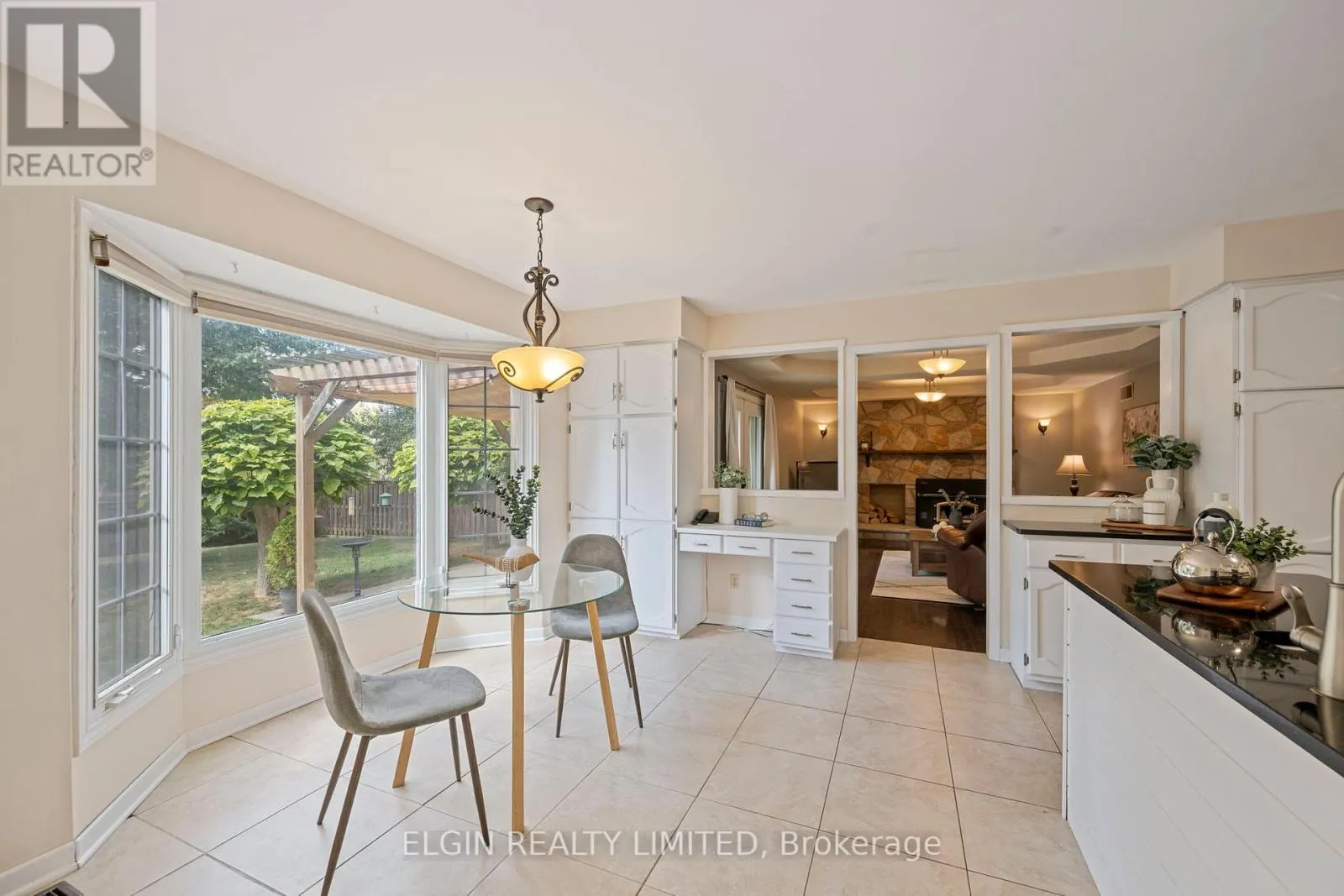 23 FARMINGTON CRESCENT