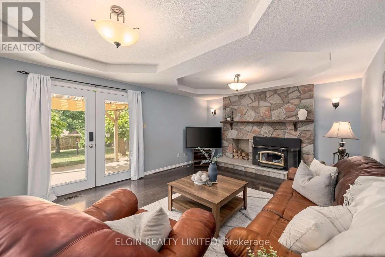 23 FARMINGTON CRESCENT