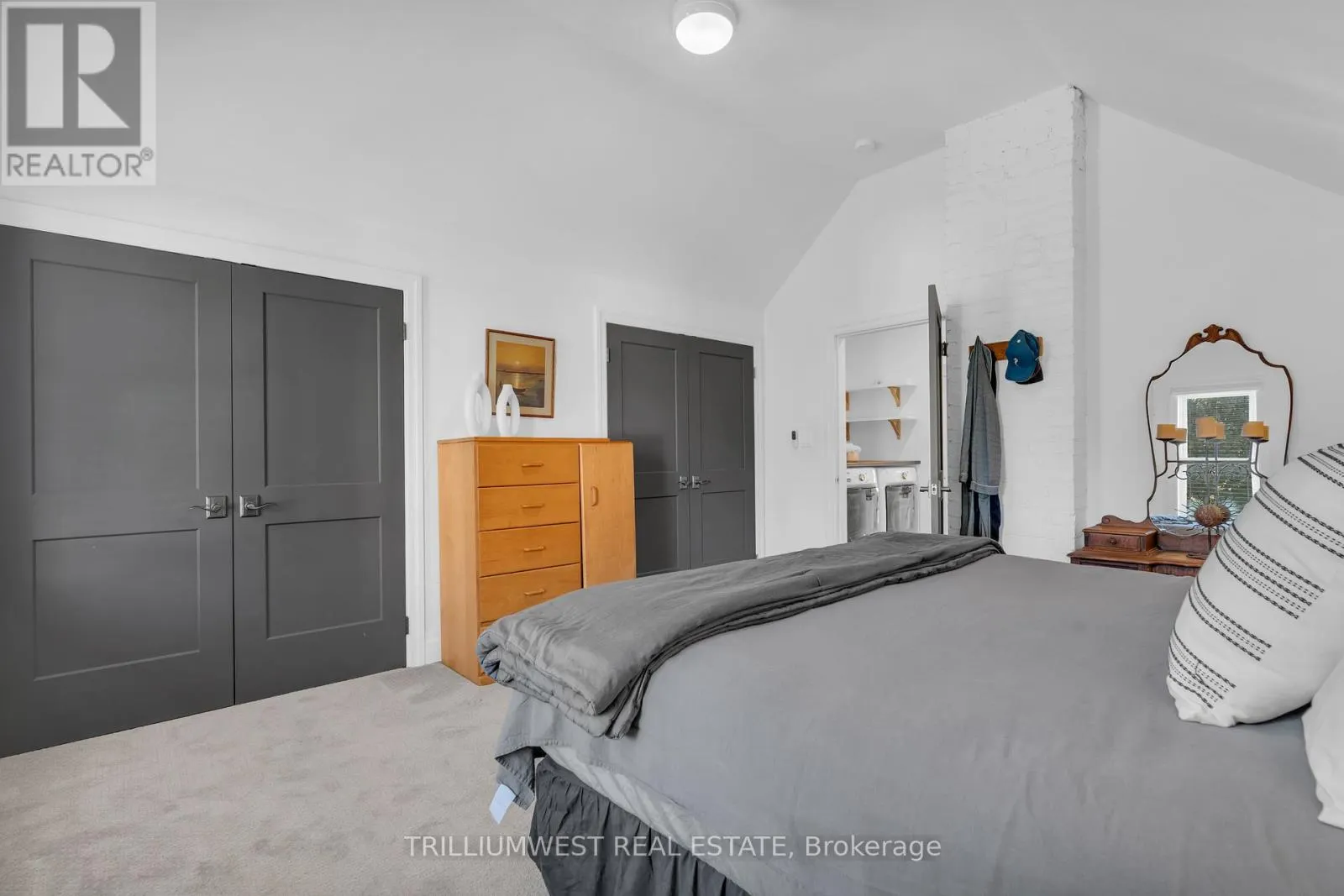 210 LANCASTER STREET E