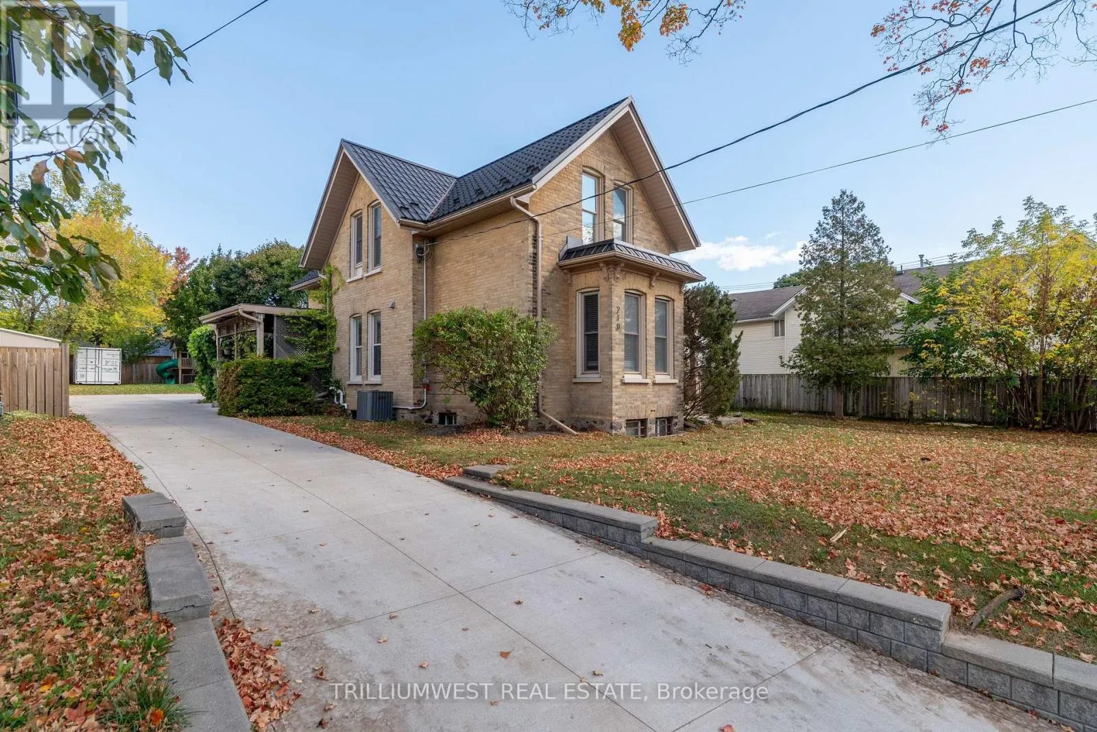 210 LANCASTER STREET E