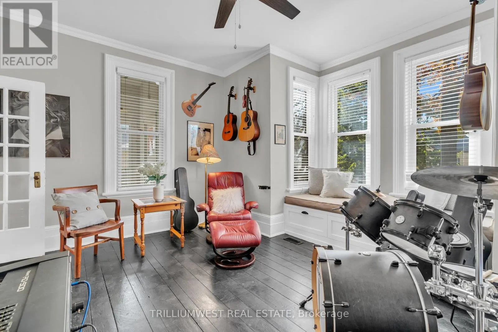 210 LANCASTER STREET E