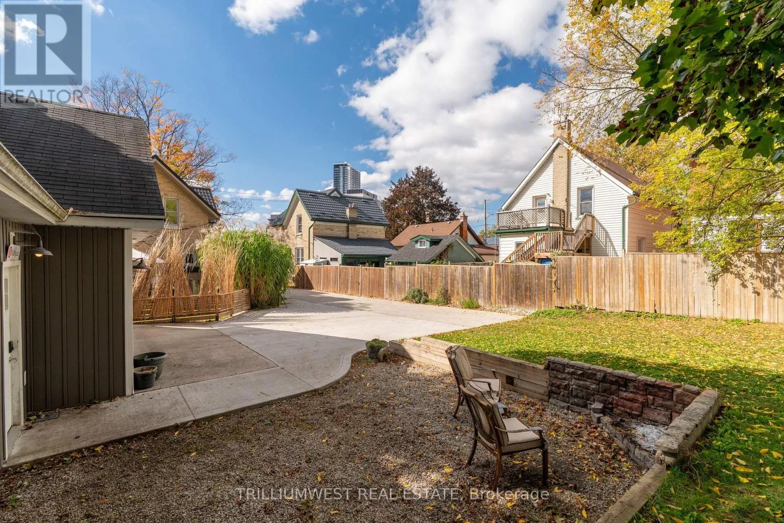210 LANCASTER STREET E