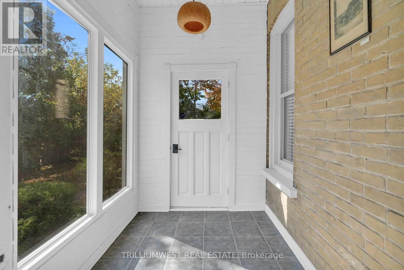 210 LANCASTER STREET E