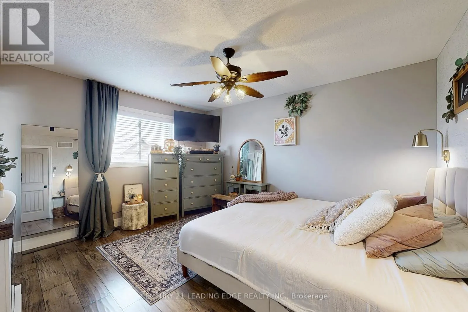 277 WATERVALE CRESCENT