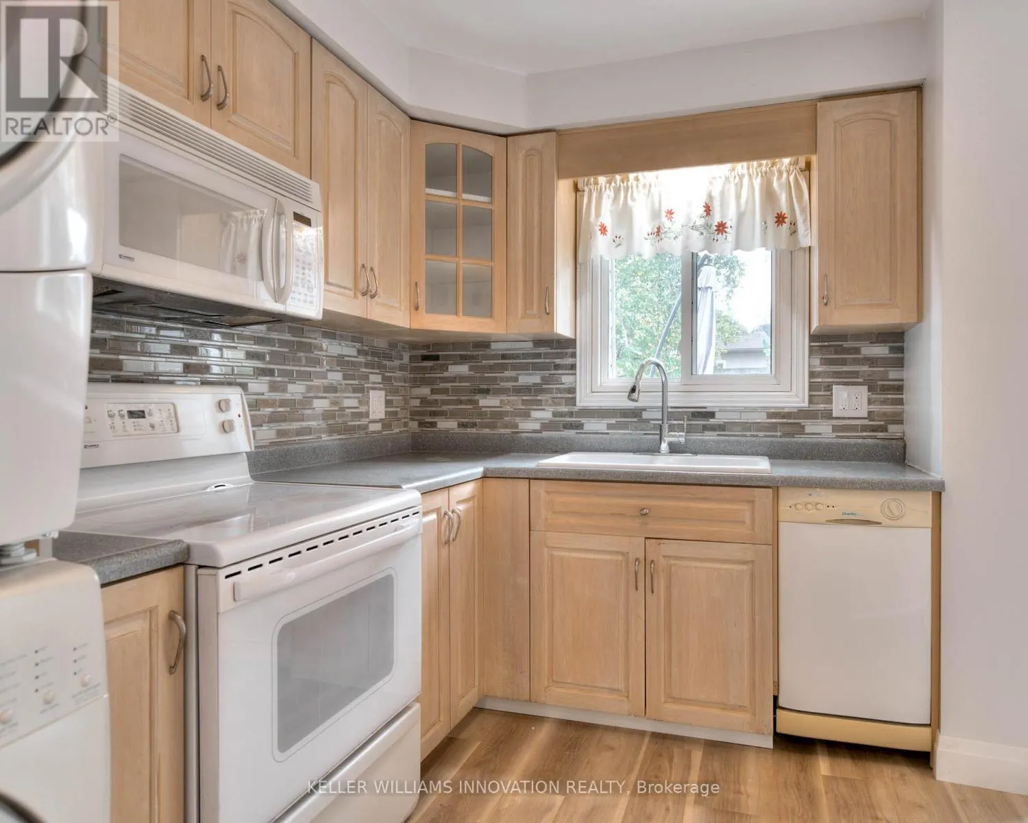 UPPER - 170 WHEATFIELD CRESCENT
