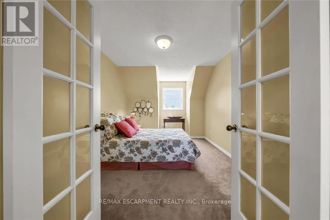 1042 RIVER ROAD