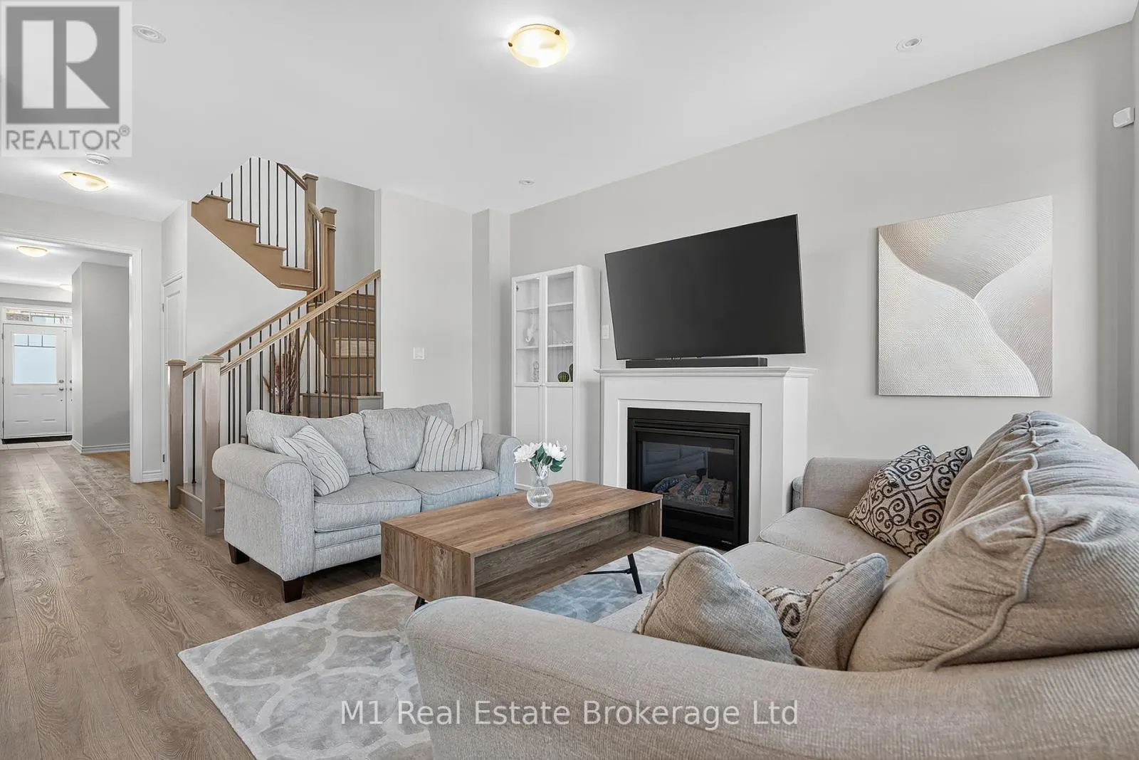 43 HARPIN WAY W