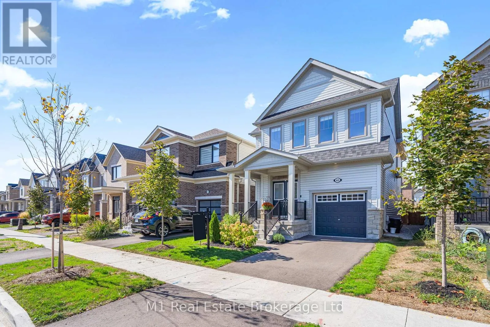 43 HARPIN WAY W