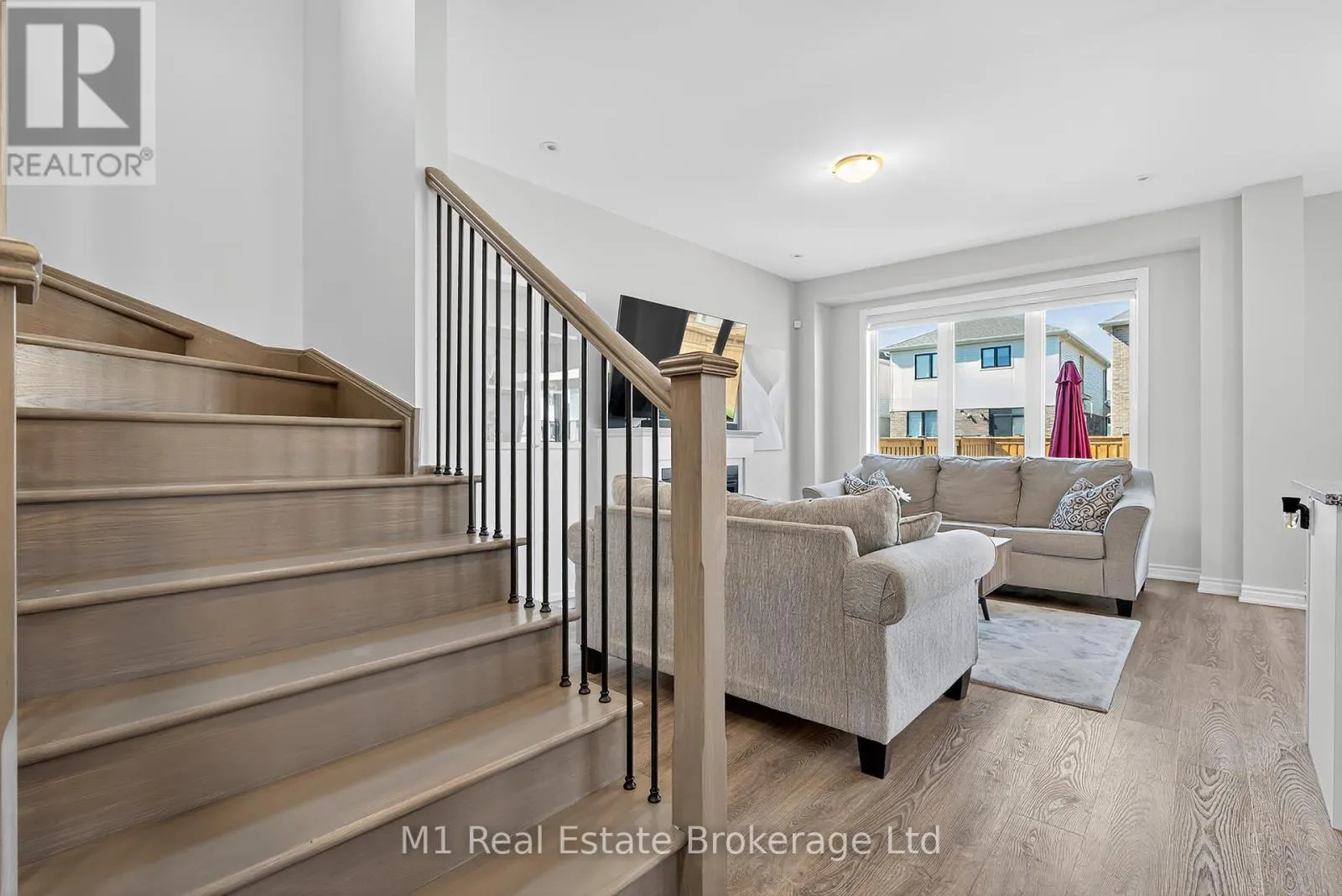 43 HARPIN WAY W
