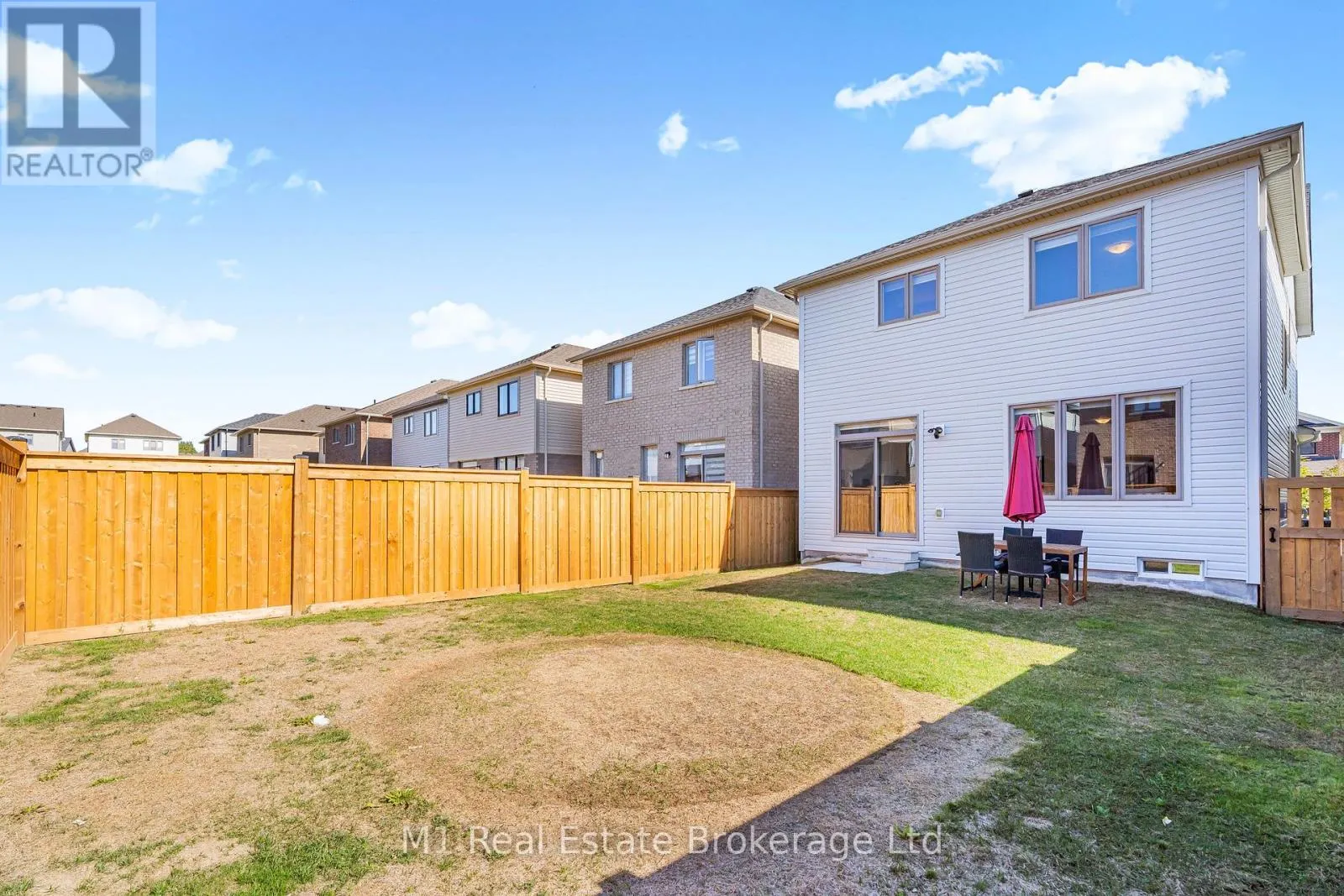 43 HARPIN WAY W