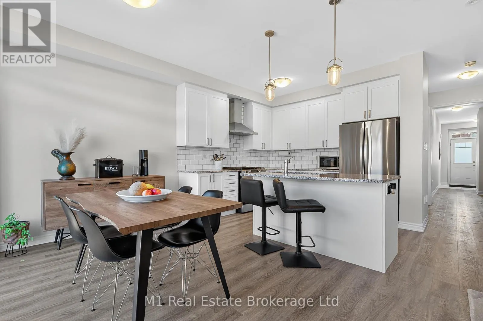43 HARPIN WAY W