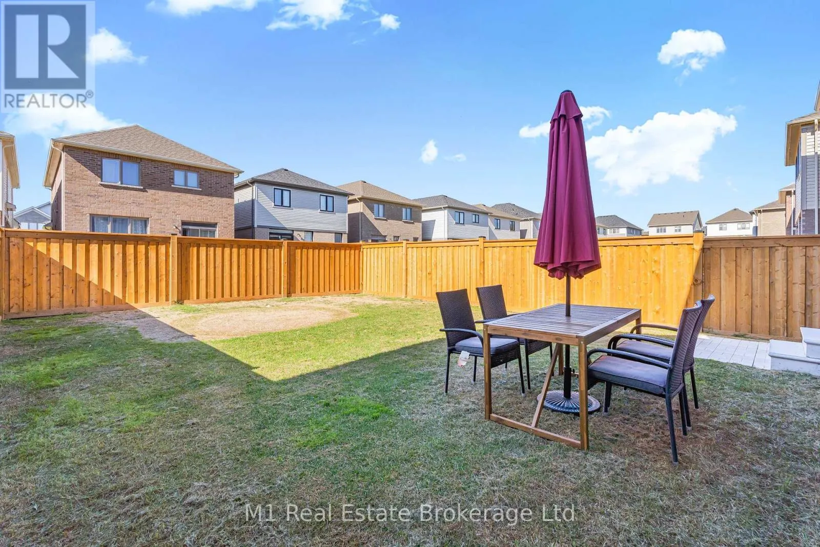 43 HARPIN WAY W