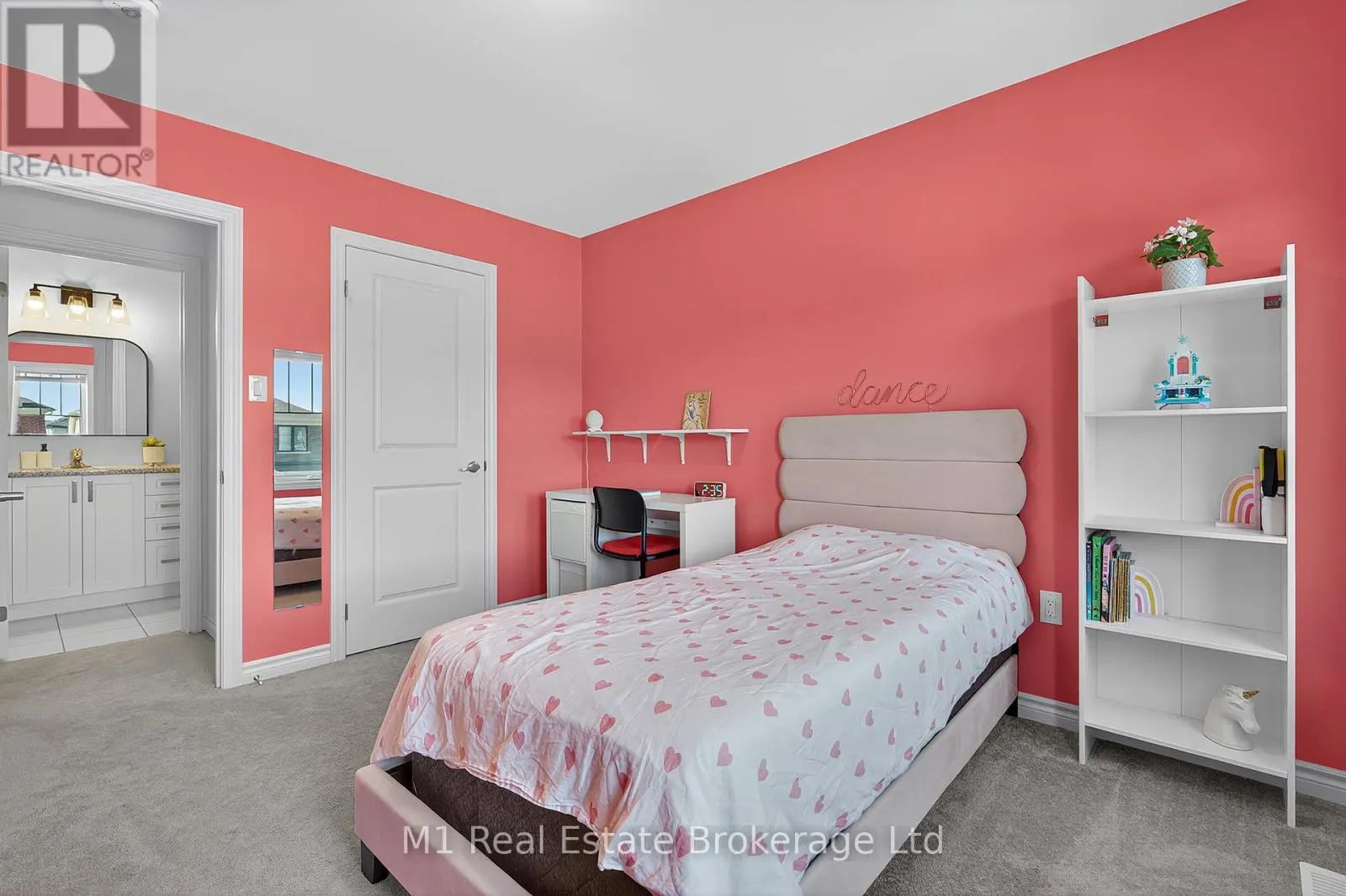 43 HARPIN WAY W